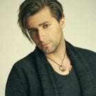 دانلود آهنگ امیر فرجام پای تو وسط باشه Mp3