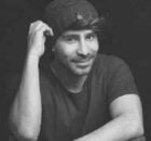 دانلود آهنگ علی پارسا عشقت دنیامه همه جا باهامه